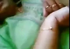 Gà con ăn mặc hở hang trong phòng thay đồ, không nghi ngờ bị người xem phin sec hoang thuy linh phim đồi trụy quay phim.