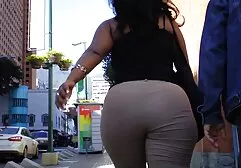 Cô gái trẻ sexy chuẩn bị nhat ki vang anh sec cho tình dục