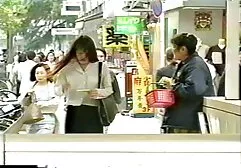 Anh chàng thích sưu tầm xem sec vang anh gà con và khoe thành tích với bạn bè