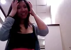 Dildo được mất trong brunette có sem sec vang anh lông âm đạo
